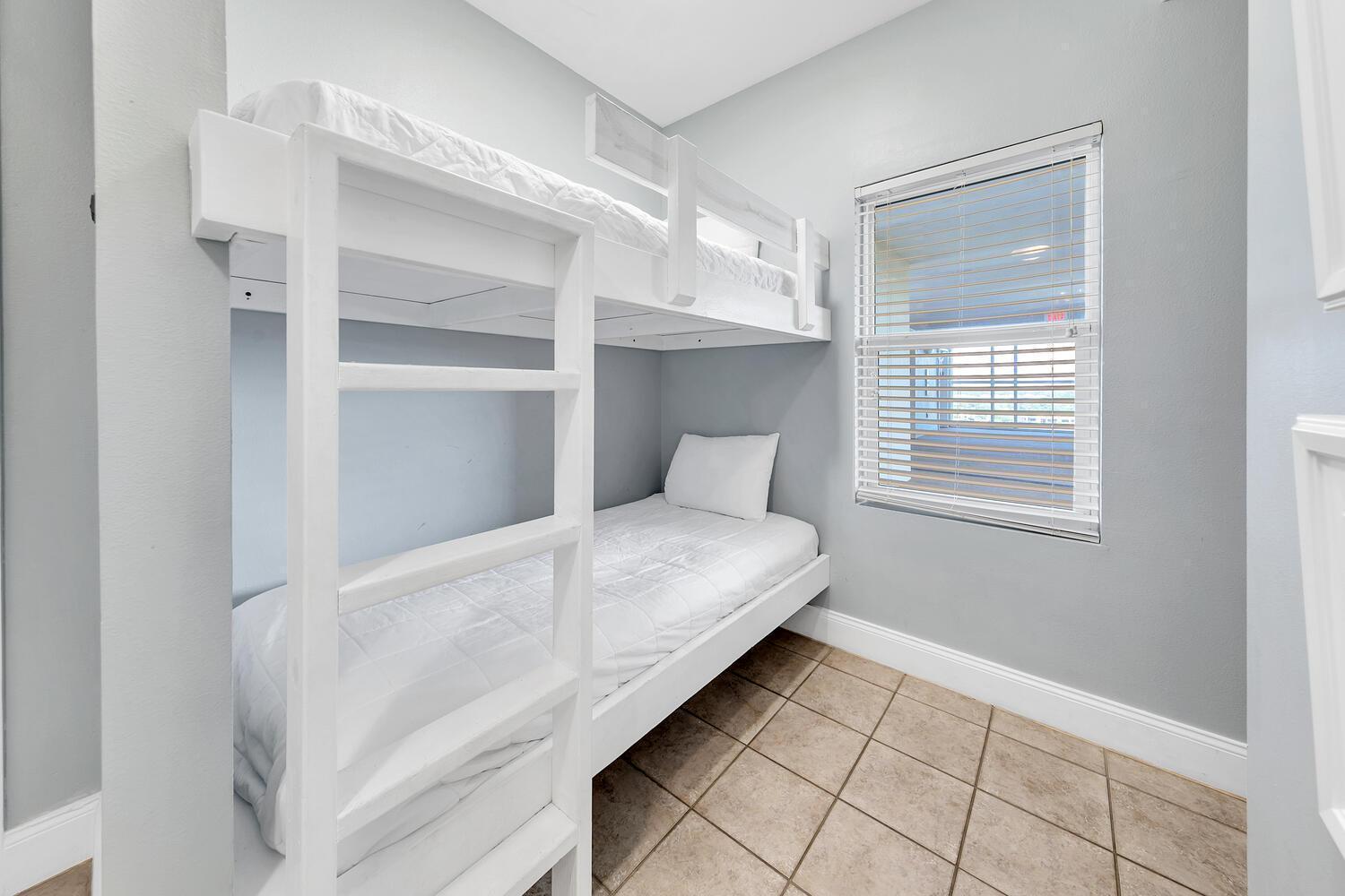 Laketown Wharf 806 Holiday home *