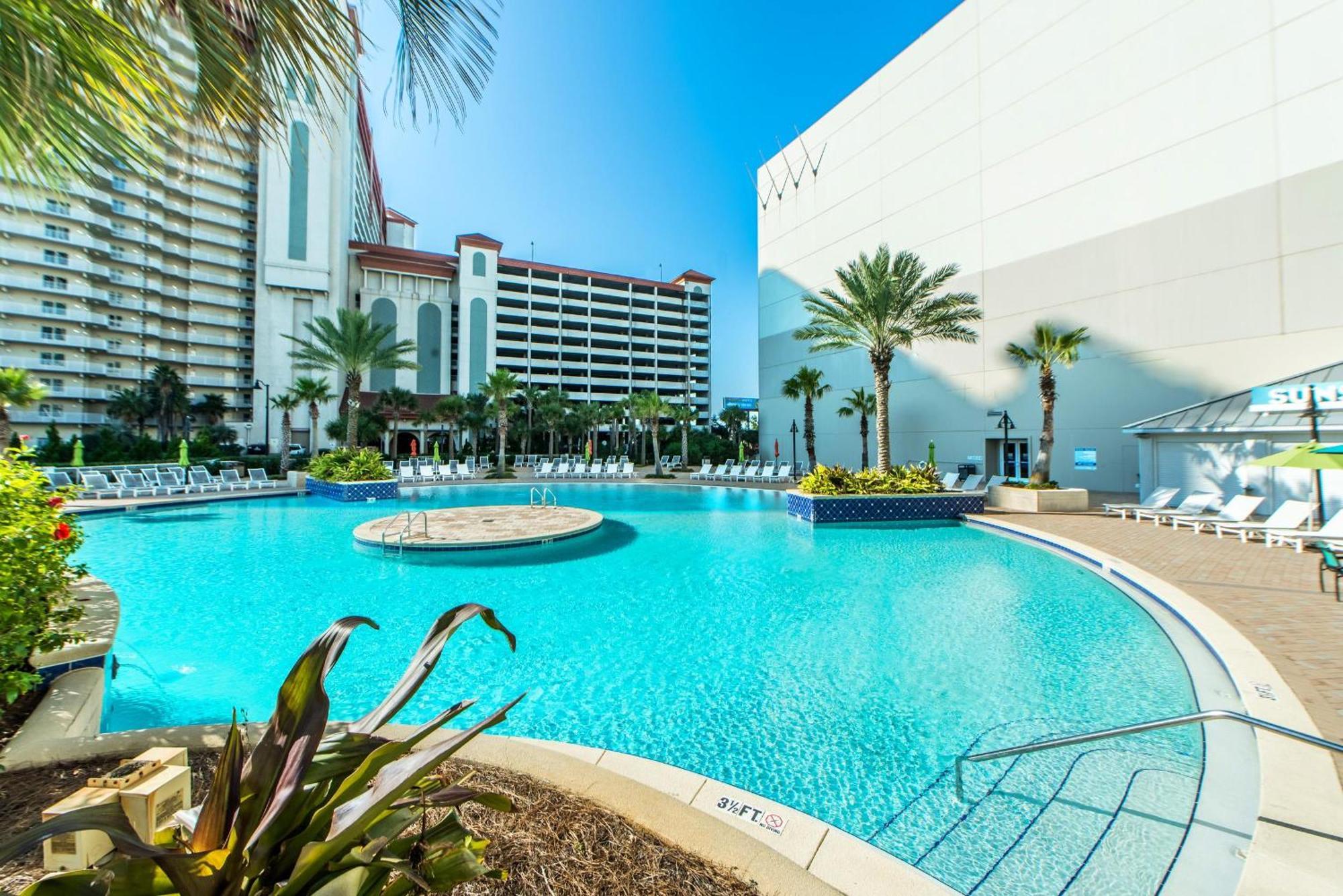 Laketown Wharf 806 Holiday home *